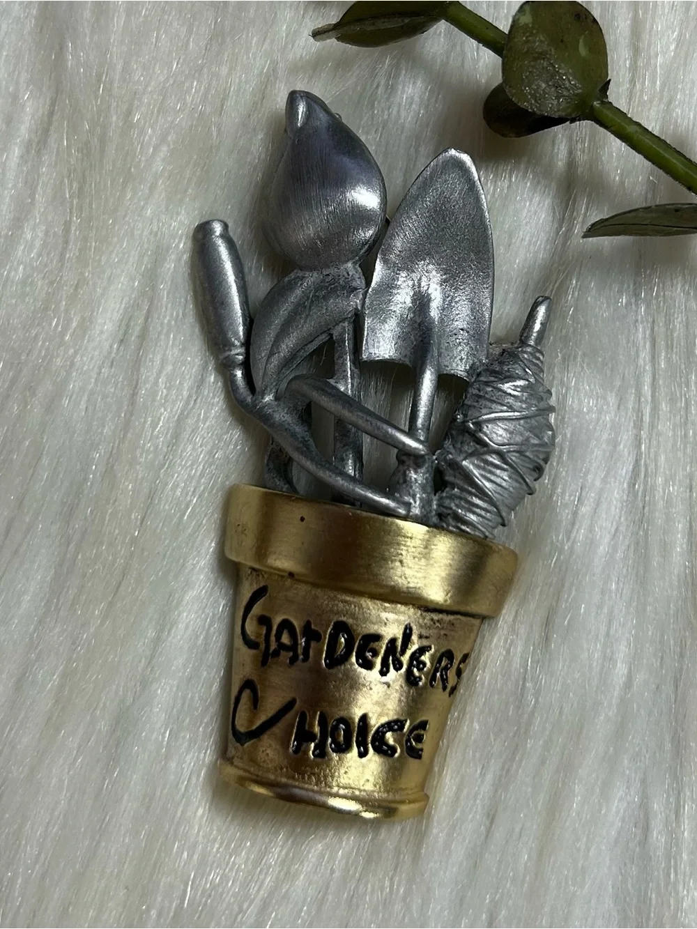 Vintage UltraCraft Gardeners Choice two tone brooch